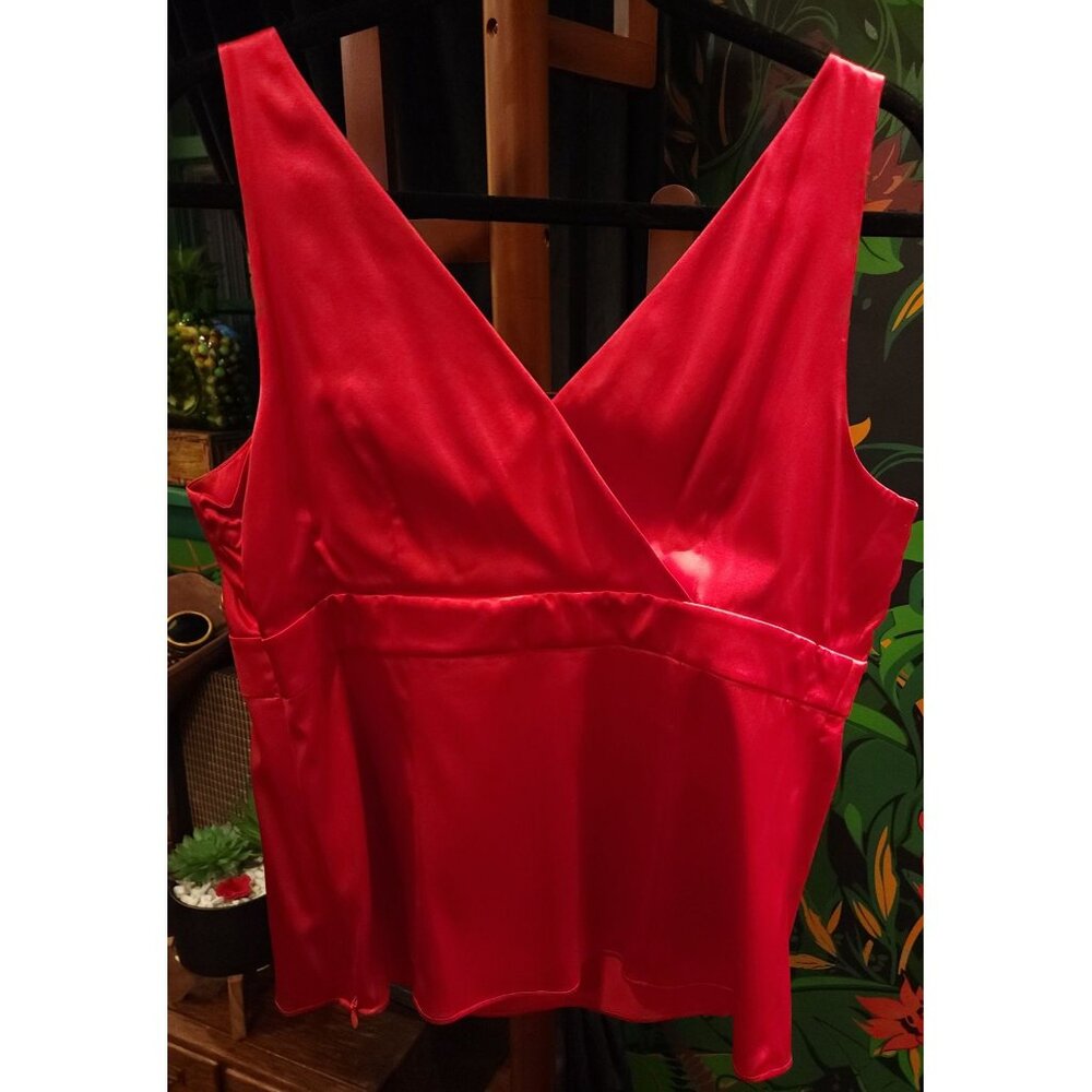 VINTAGE Talbots Womens Size 12 Red Sleeveless Satin Stretch V-Neck Top
